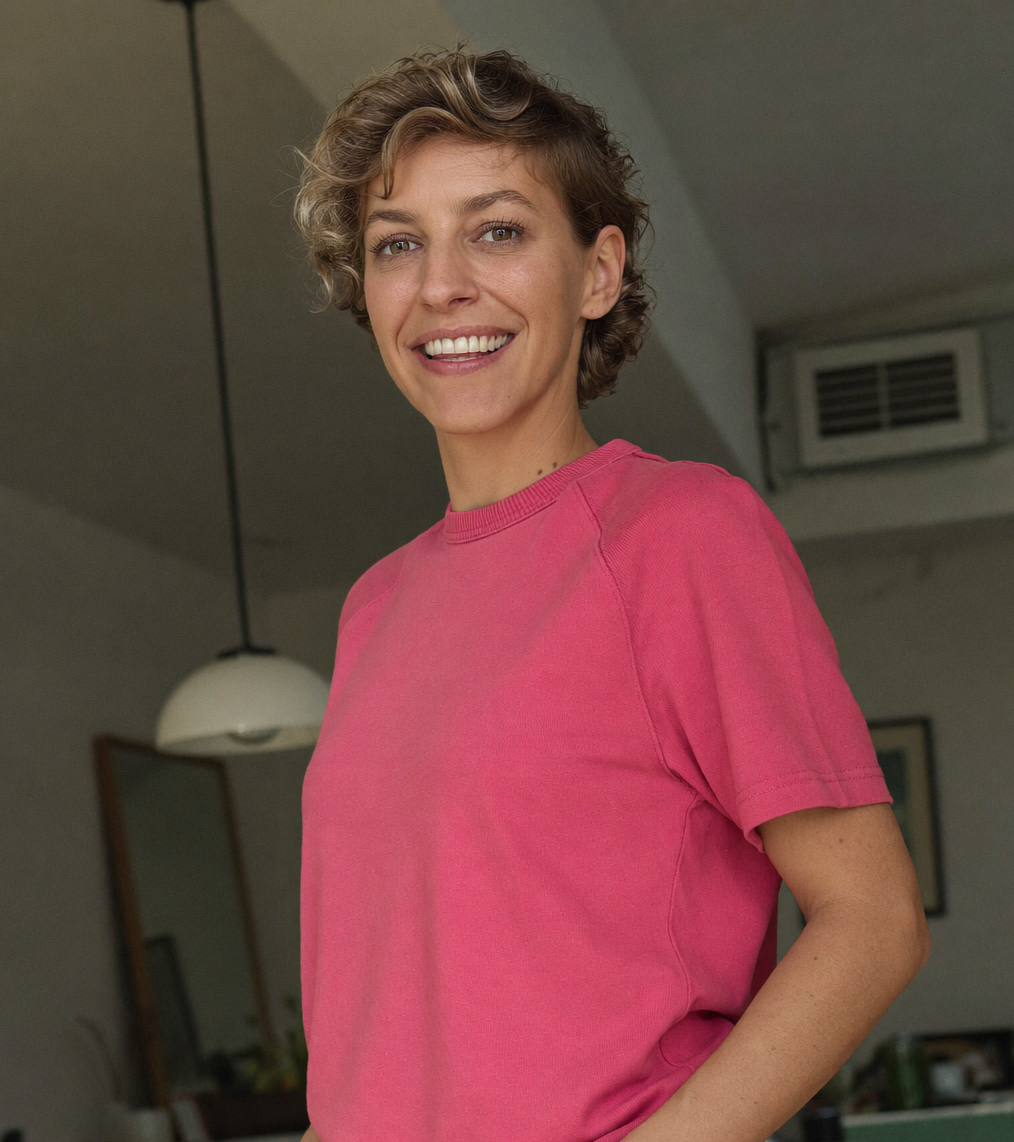 Sofie in een roze T-shirt